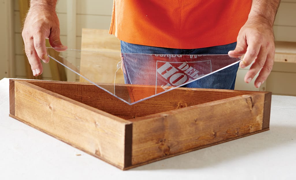 The case back is attached to the wood. The case back is attached to the wood.