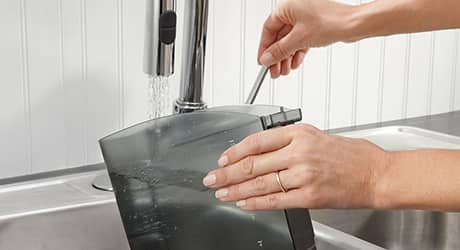 Cleaning water tank of coffee maker Cleaning water tank of coffee maker