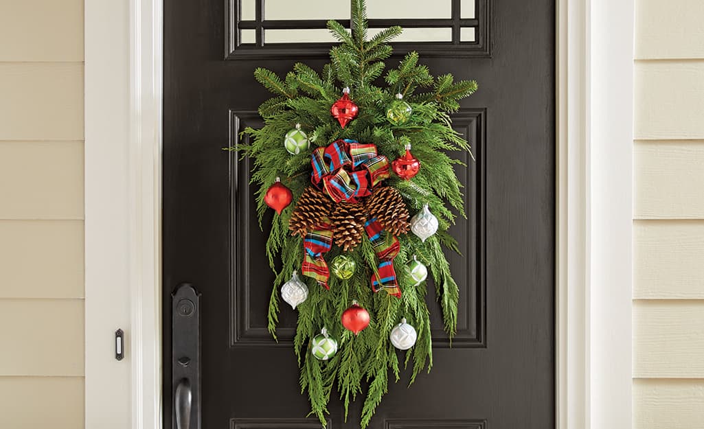 Holiday Wreath Christmas Swag Best Door Wreath Wreath for Christmas Christmas swag Lantern Door Wreath Christmas Christmas Wreath