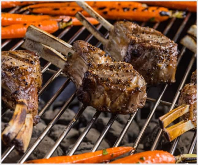 Cooking grate is easy to clean and retains heat.