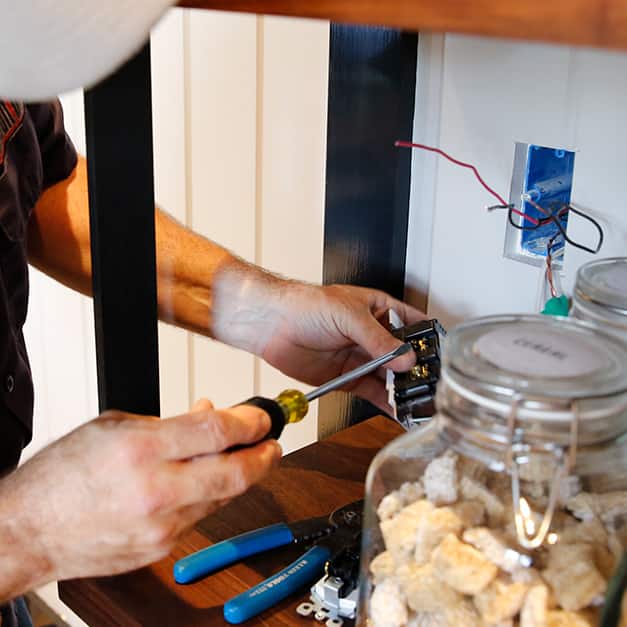 Leviton Decora Smart with ZWave Technology 15 Amp Switch, White/Light